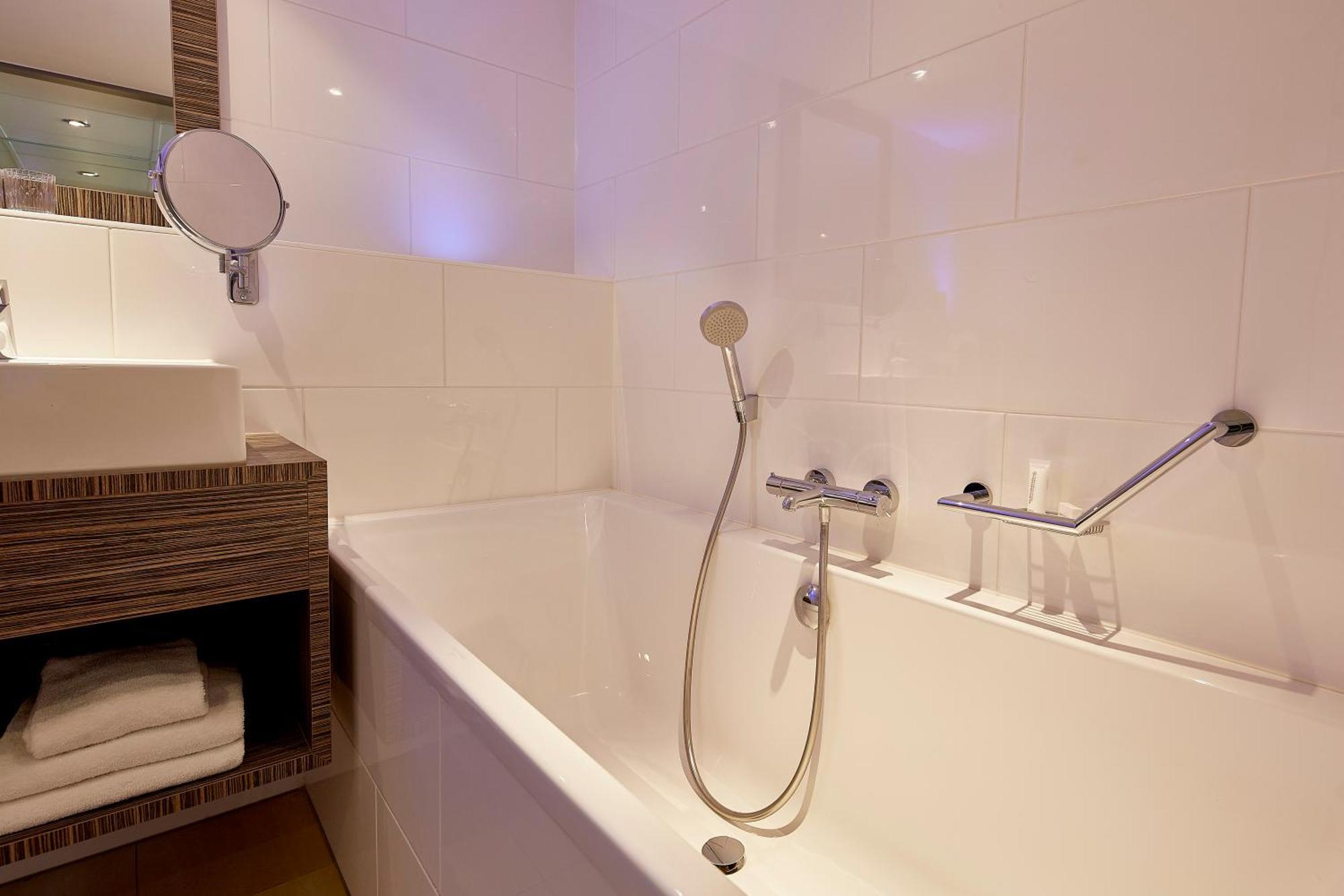 Large Double Room,1649875389:JPEG